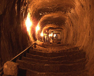 Фото 2. Подземная галерея у стен крепости Чуфут-Кале.